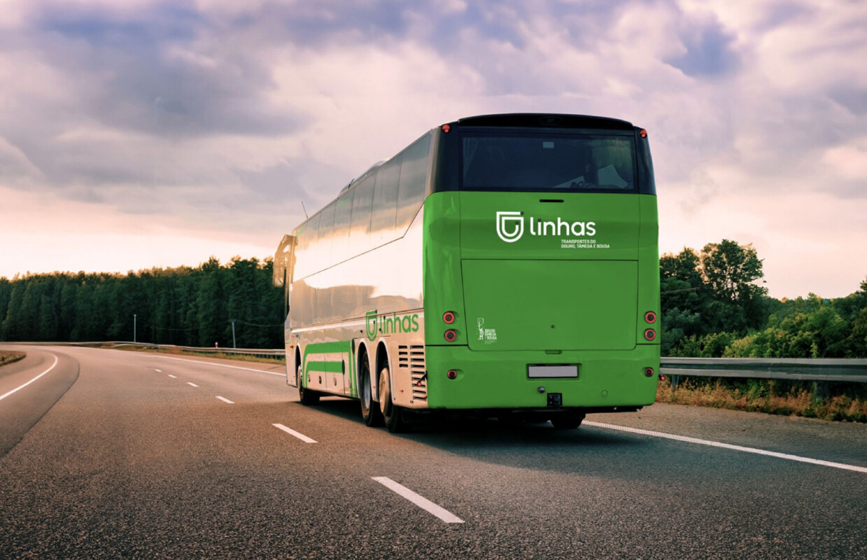 Imagem de autocarros da Linhas