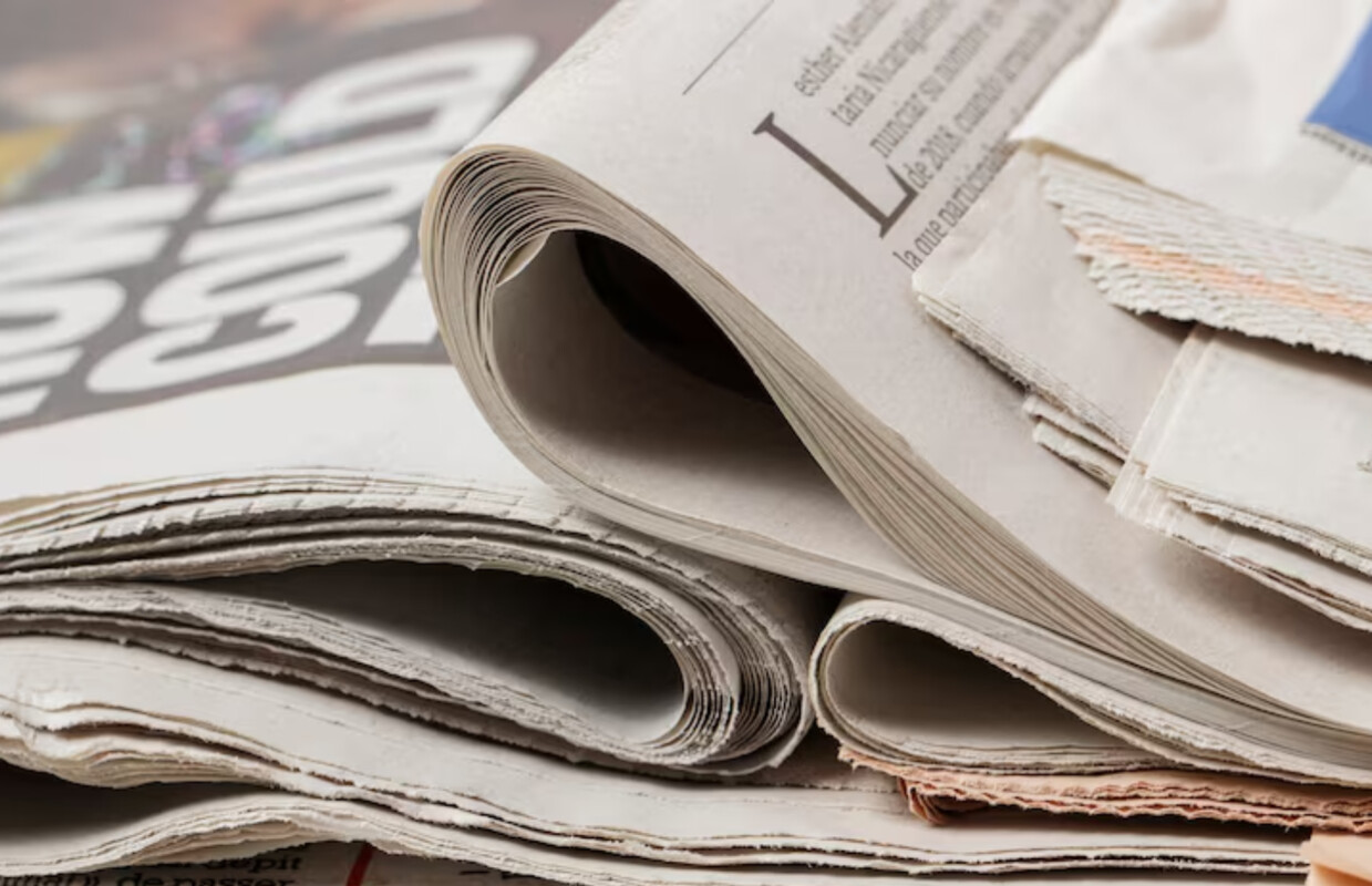 Jornais empilhados