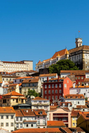 Executivo aponta “maior investimento de sempre” na habitação e reforça apoios até 2025