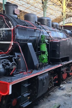 Comboio turístico em São Bento, no Porto