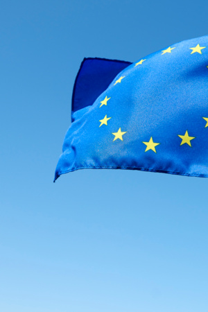 Bandeira da União Europeia hasteada