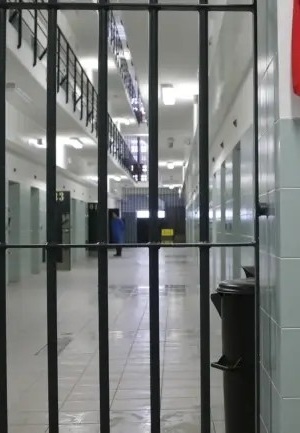 Interior de um estabelecimento prisional 