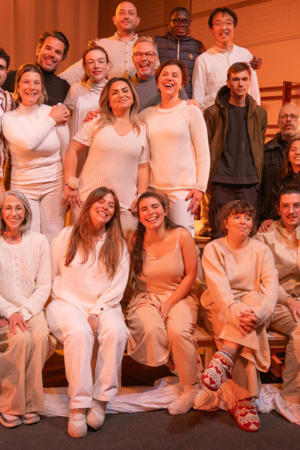 Apresentação do espetáculo "Anoitecer"