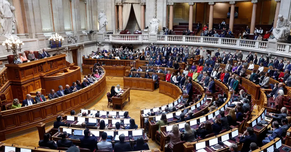 Parlamento aprova diplomas dos Açores e da Madeira para alterar subsídio social de mobilidade