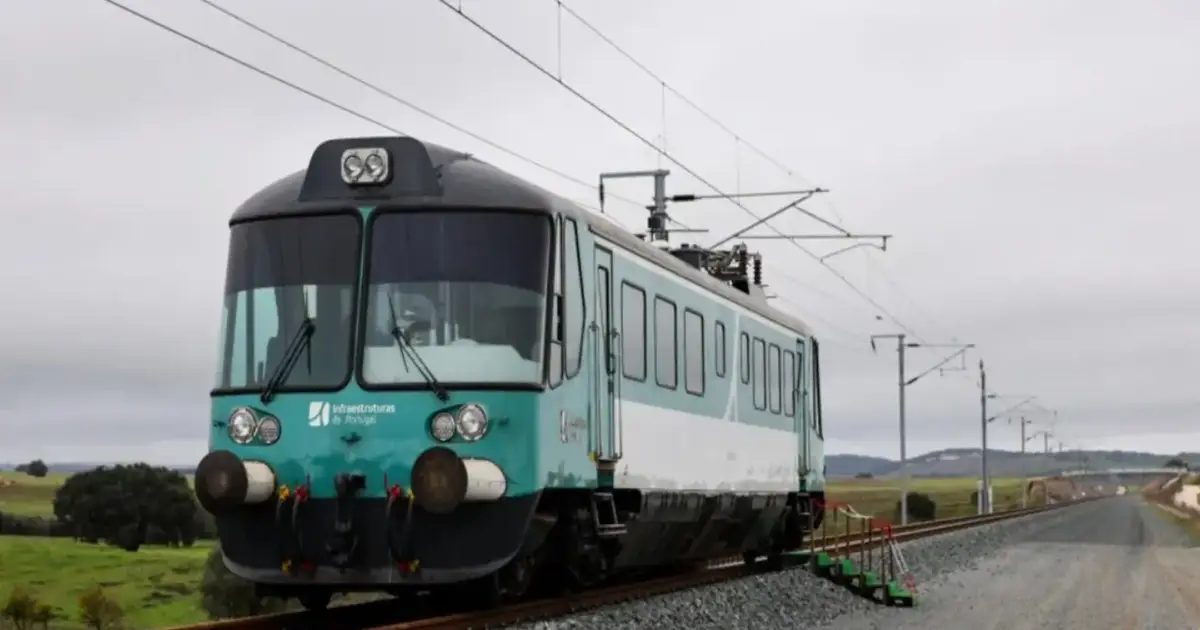Obras da linha ferroviária Évora–Espanha concluídas