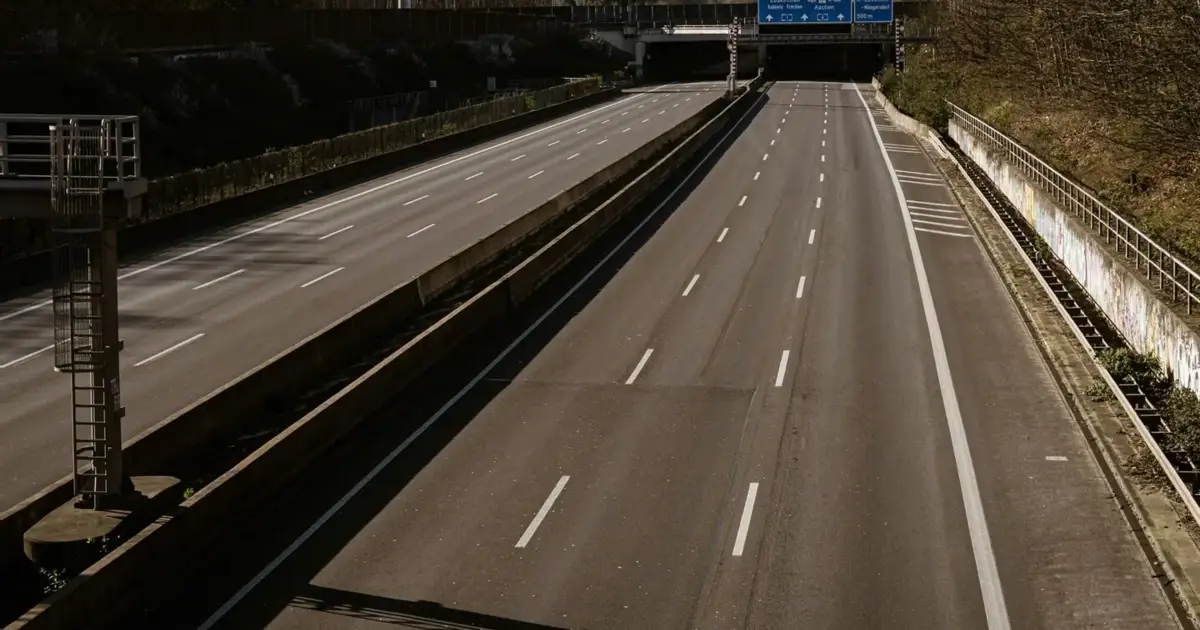Trânsito reaberto na A1 após corte em Vila Franca de Xira por risco de queda de placar