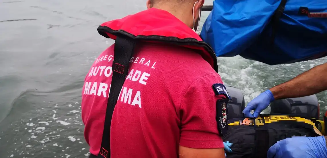 Salvamentos no mar continuam a ritmo elevado em 2026: Marinha já resgatou 140 pessoas, só em abril foram 43