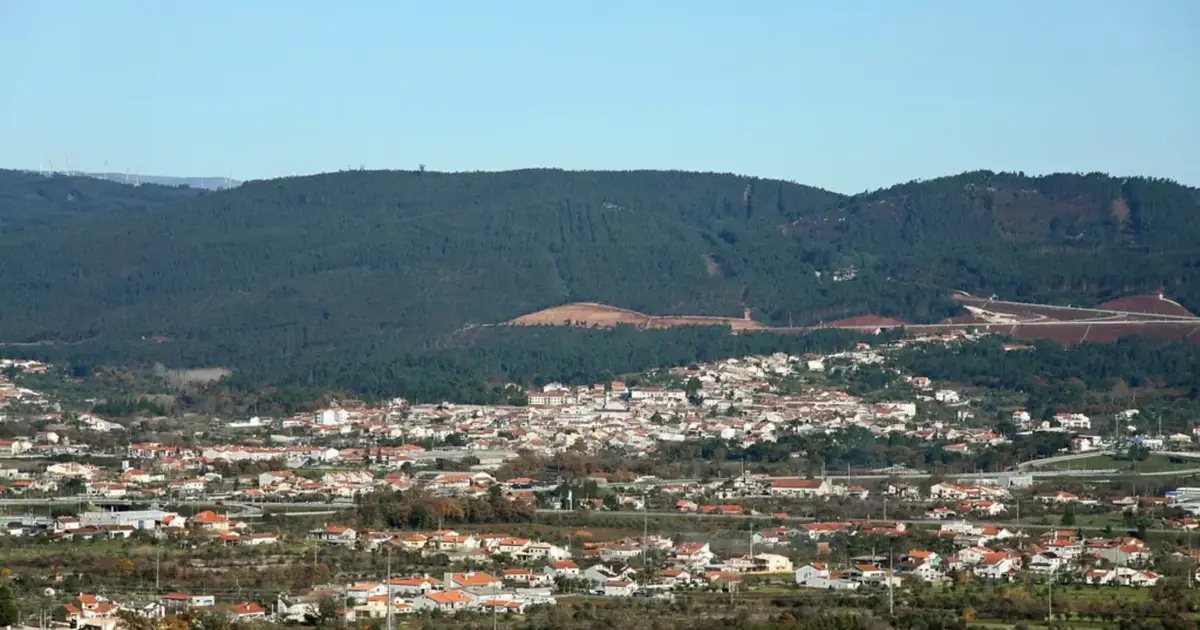Três desalojados num incêndio numa habitação em aldeia de Ansião