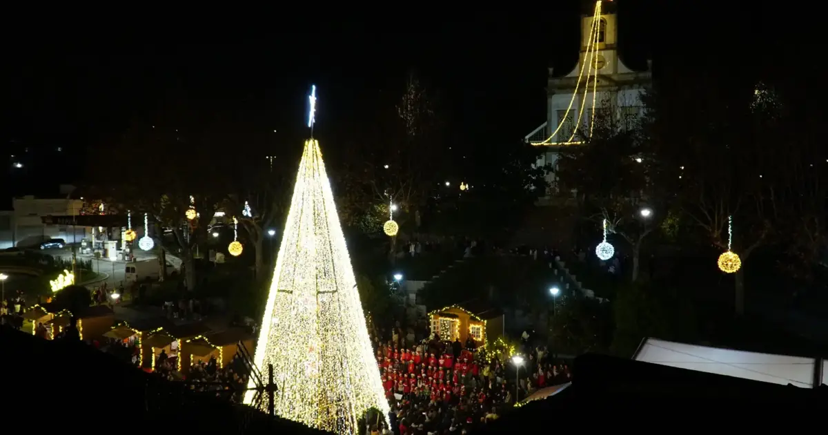 Parada de Natal anima Lousada com desfile festivo no centro da vila
