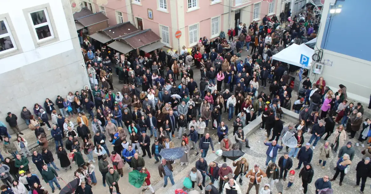 Em Aveiro chovem cavacas para cumprir a tradição