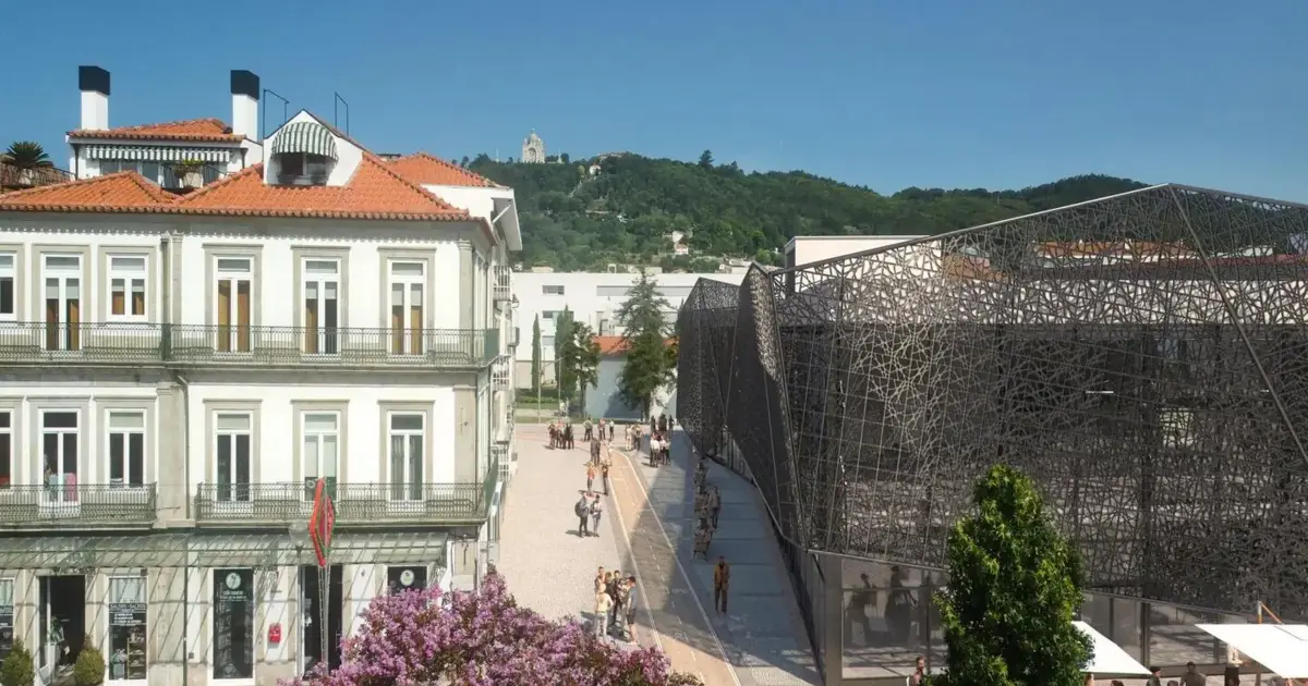 Escavações arqueológicas interrompem obras do novo mercado de Viana do Castelo