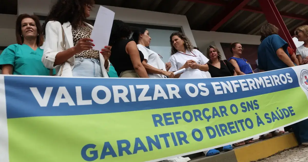 Greve nacional dos enfermeiros junta profissionais dos setores público, privado e social