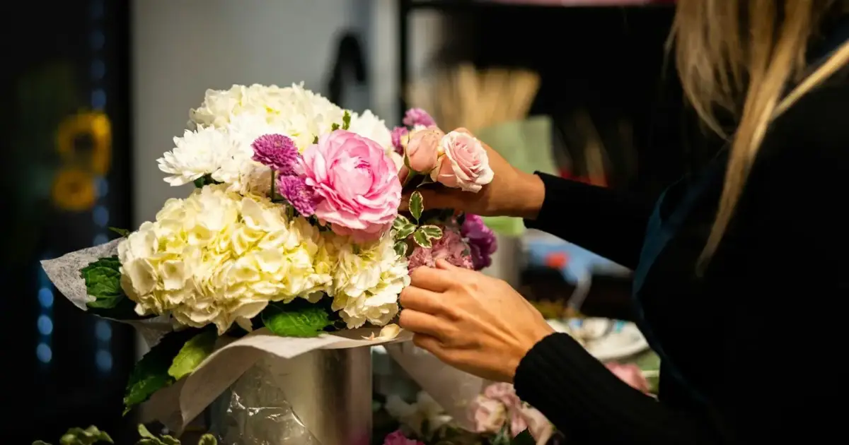 Dois meses após mau tempo, empresa em Pombal volta a distribuir flores