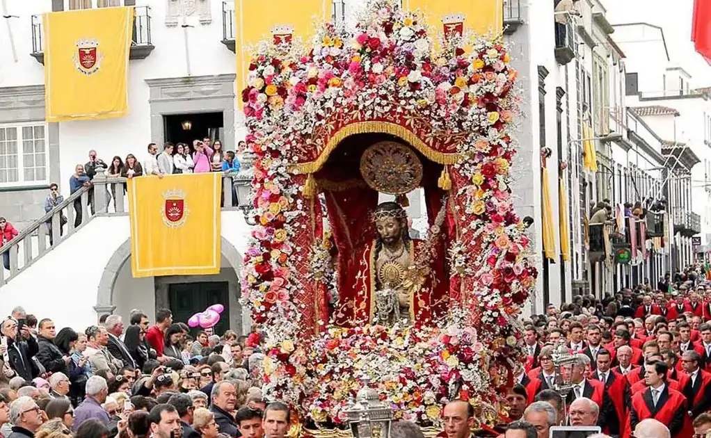 Governo dos Açores dá tolerâncias de ponto nas festas do Santo Cristo