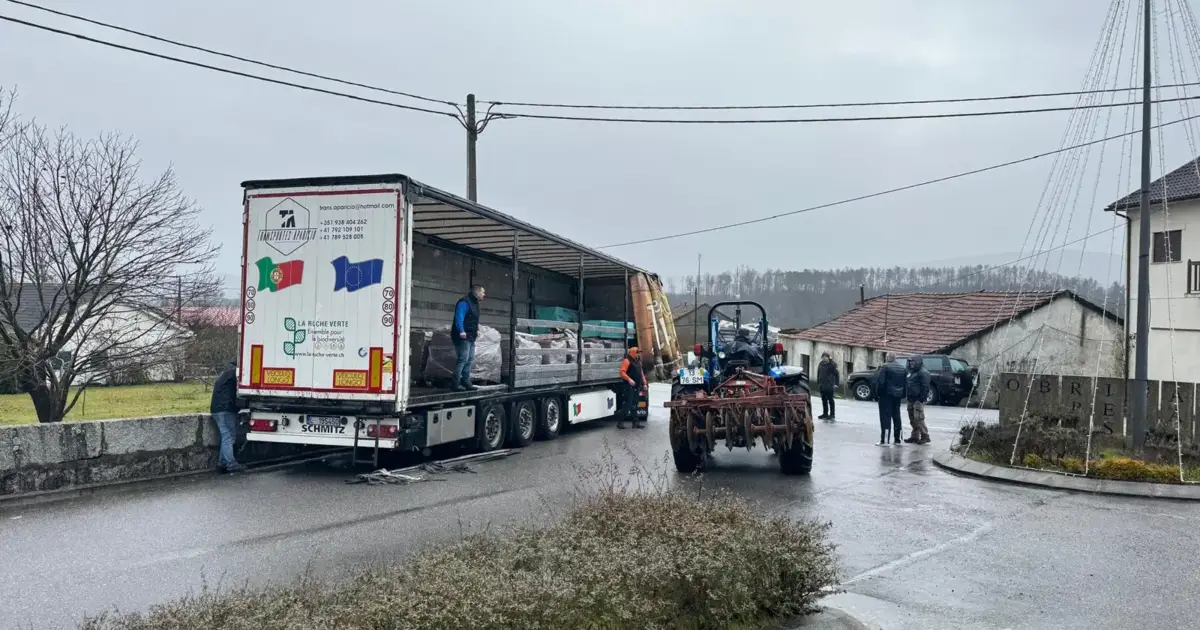 Sernancelhe entrega água, bens essenciais e materiais a Pombal