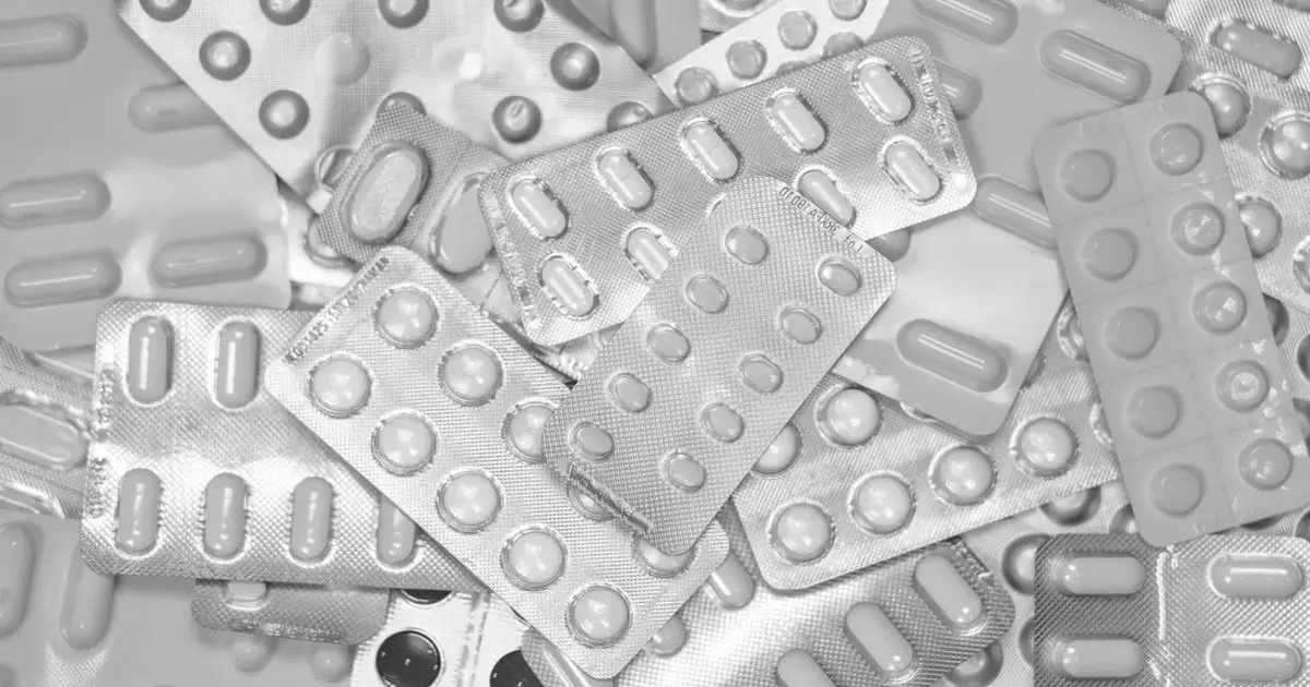 Fármacos fora de risco: farmácias atingidas por mau tempo salvaguardam medicamentos