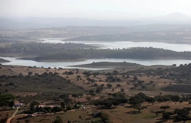Projetos solar e turístico no Alqueva ameaçados por parecer ambiental desfavoráv... 16 mar. 2026, 19:08