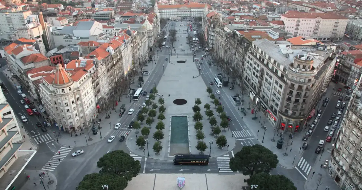 Celebração do 25 de Abril no Porto com Carlão e Galandum Galundaina