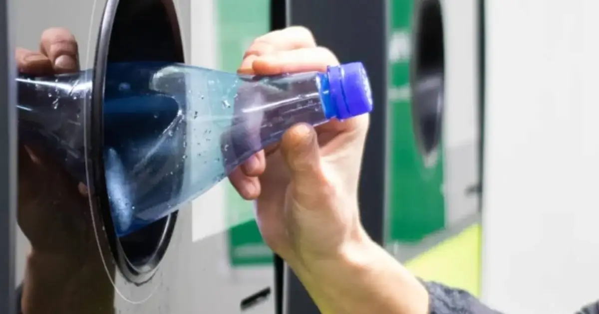 Sistema “Volta” quer reciclar 90% de garrafas e latas até 2029 e devolve 10 cêntimos por cada uma que for depositada