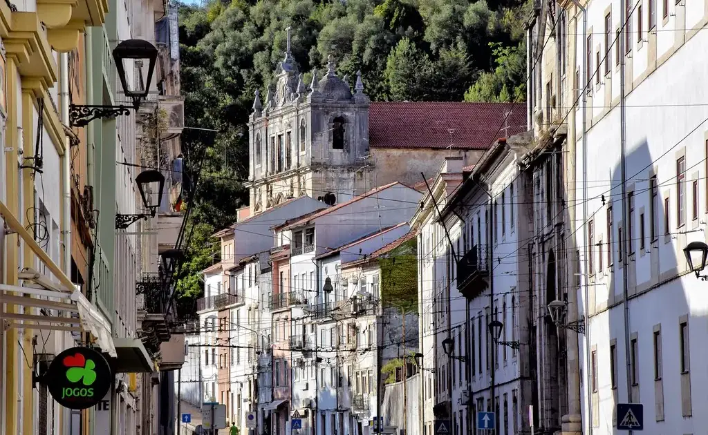 Câmara de Coimbra vai comprar colégio do século XVI na Rua da Sofia
