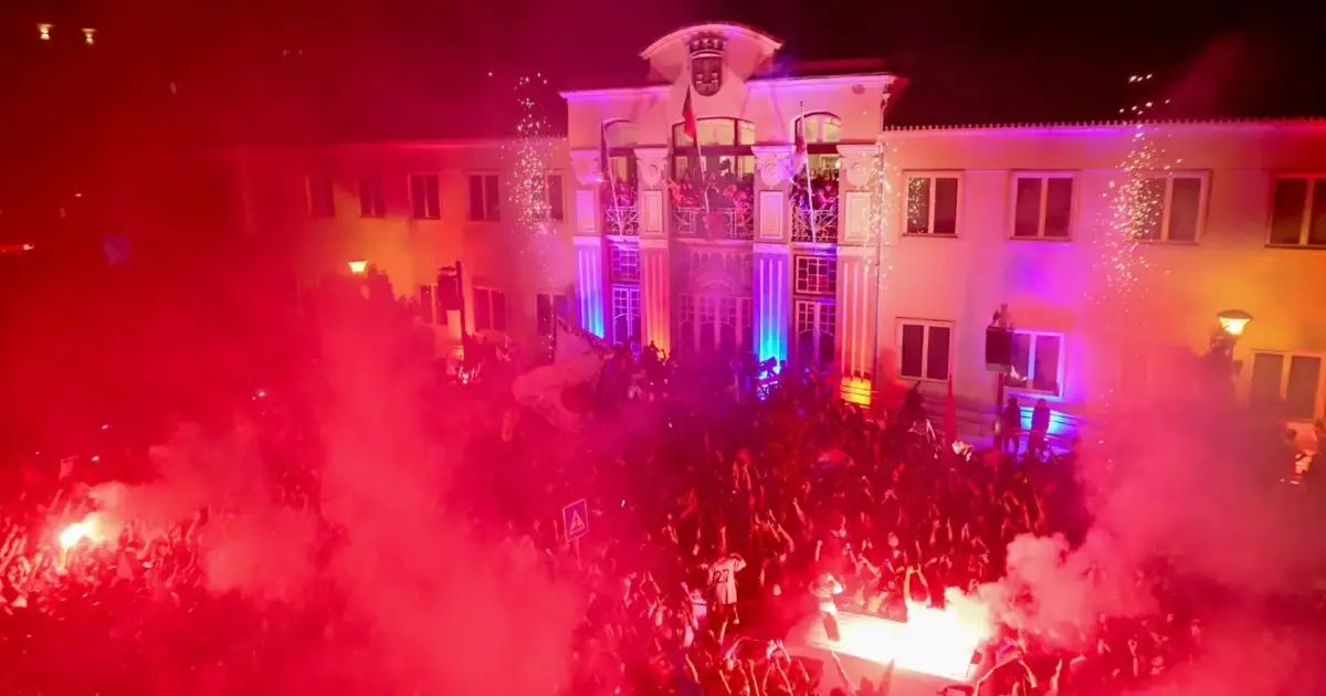 As imagens da noite de festa em Torres Vedras depois da conquista histórica do Torreense