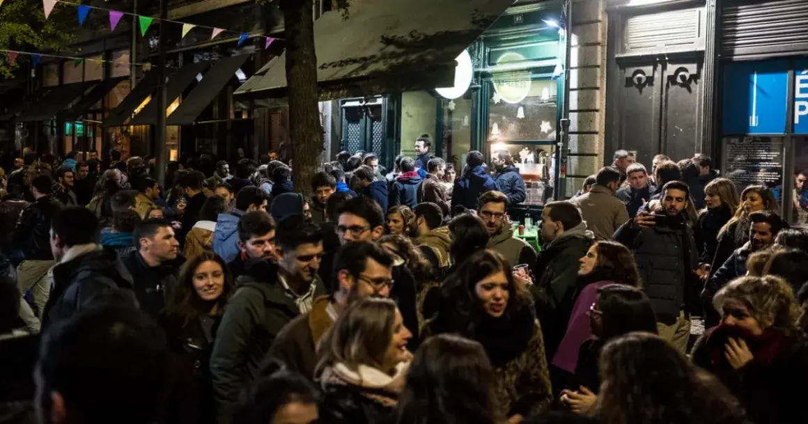 Câmara do Porto aposta em campanhas para reduzir ruído na Movida