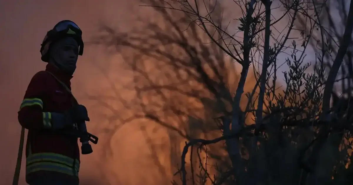 Incêndio no Sameiro mobiliza mais de 100 operacionais