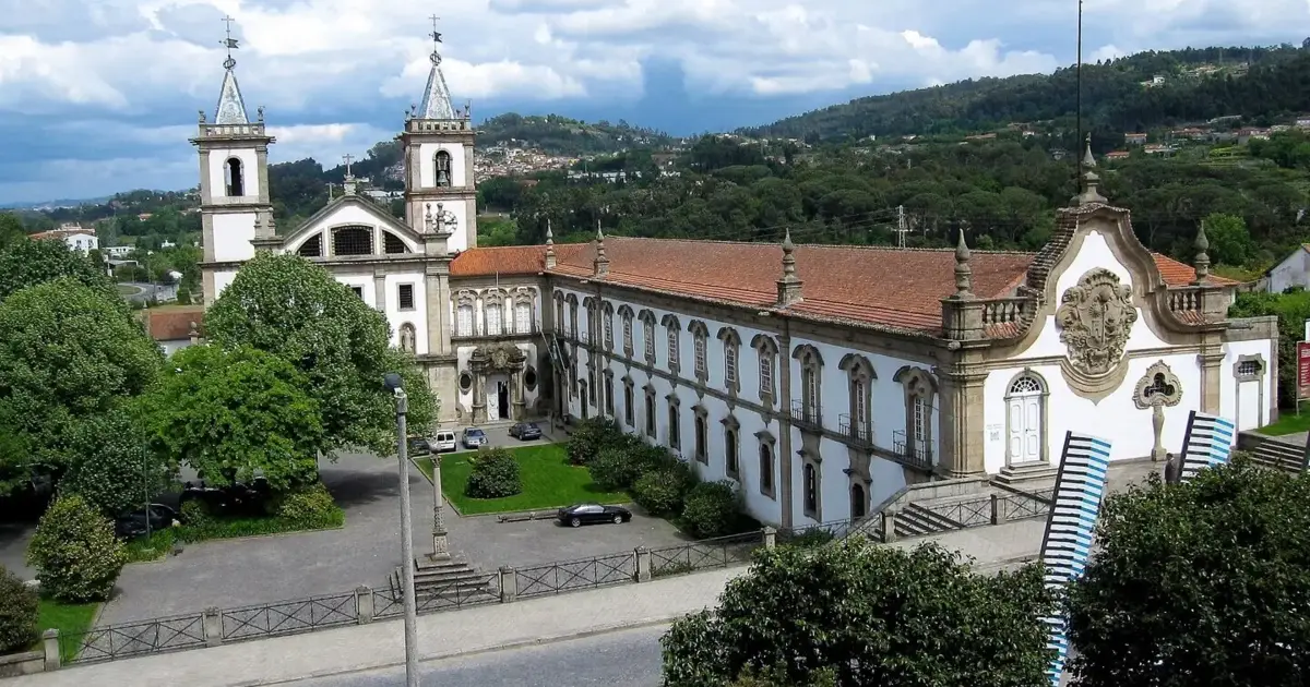 Diretora de Escola Agrícola em Santo Tirso afasta cenário de encerramento