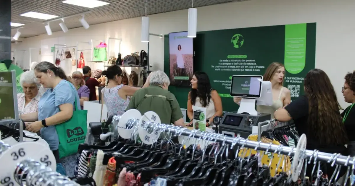 Roupa em segunda mão: “Comprar 20 peças por um euro não é consumo consciente”