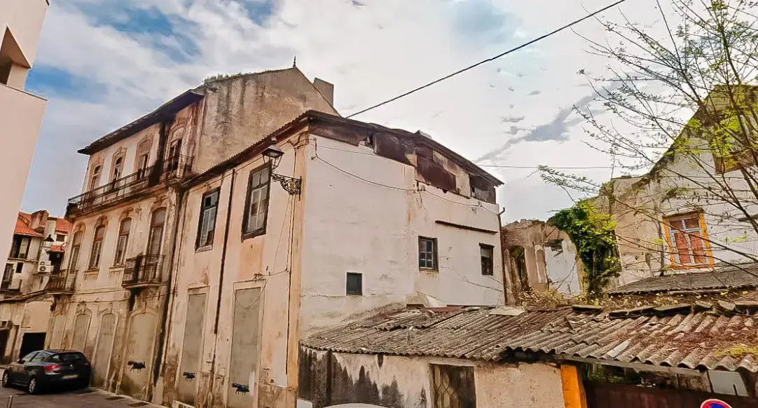 Trabalhos arqueológicos terminam e desbloqueiam projeto de nova residência para estudantes na Baixa de Coimbra que pode abrir em 2027