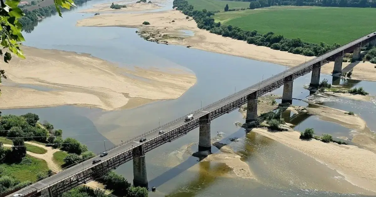 Agricultores do Médio Tejo voltam a ficar sem água para rega: “É atravessar o Tejo quase sem molhar as canelas”