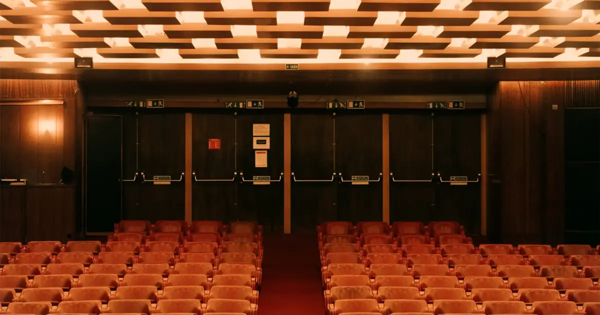 Teatro Villaret reabre em setembro com comédia “Dois + Dois”