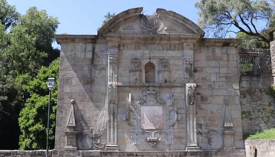 Porto investe 1,95 ME em escadas rolantes e nova praça nas Virtudes