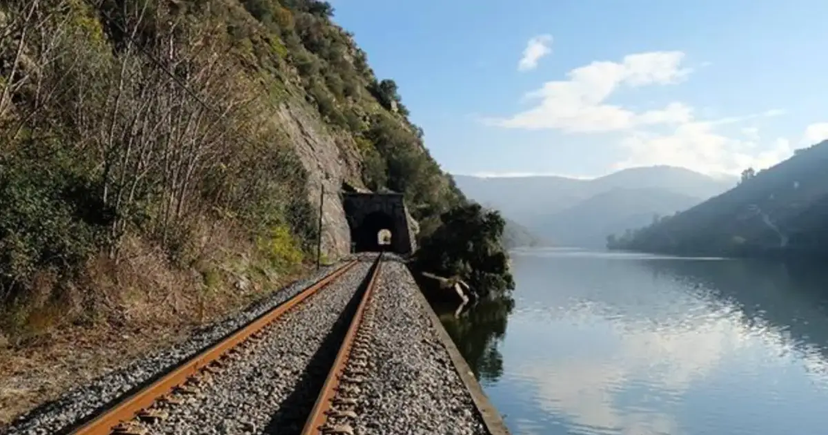 Troço da Linha do Douro entre Régua e Pocinho deverá reabrir na segunda-feira 6 mar. 2026, 20:22