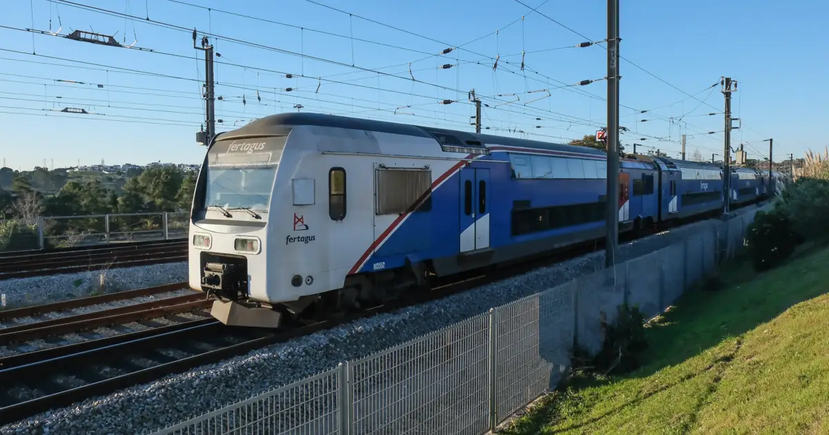 Autarca do Seixal diz que é “desumana” a forma como passageiros viajam na Fertagus