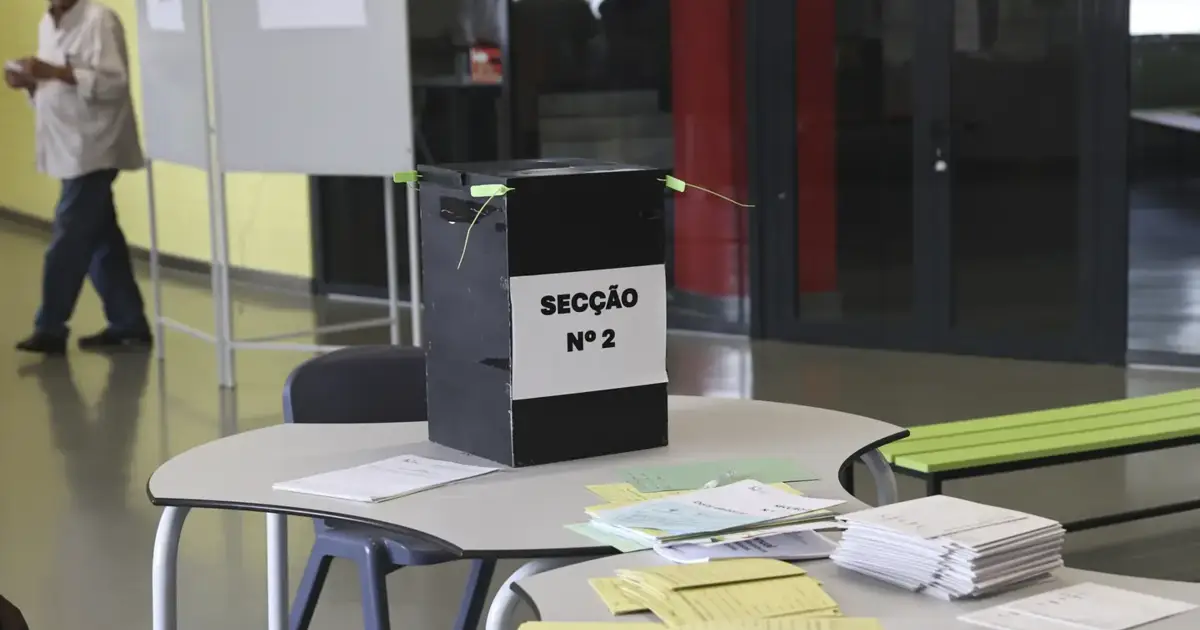 Emigrantes podem ter de votar na segunda volta com boletins da primeira