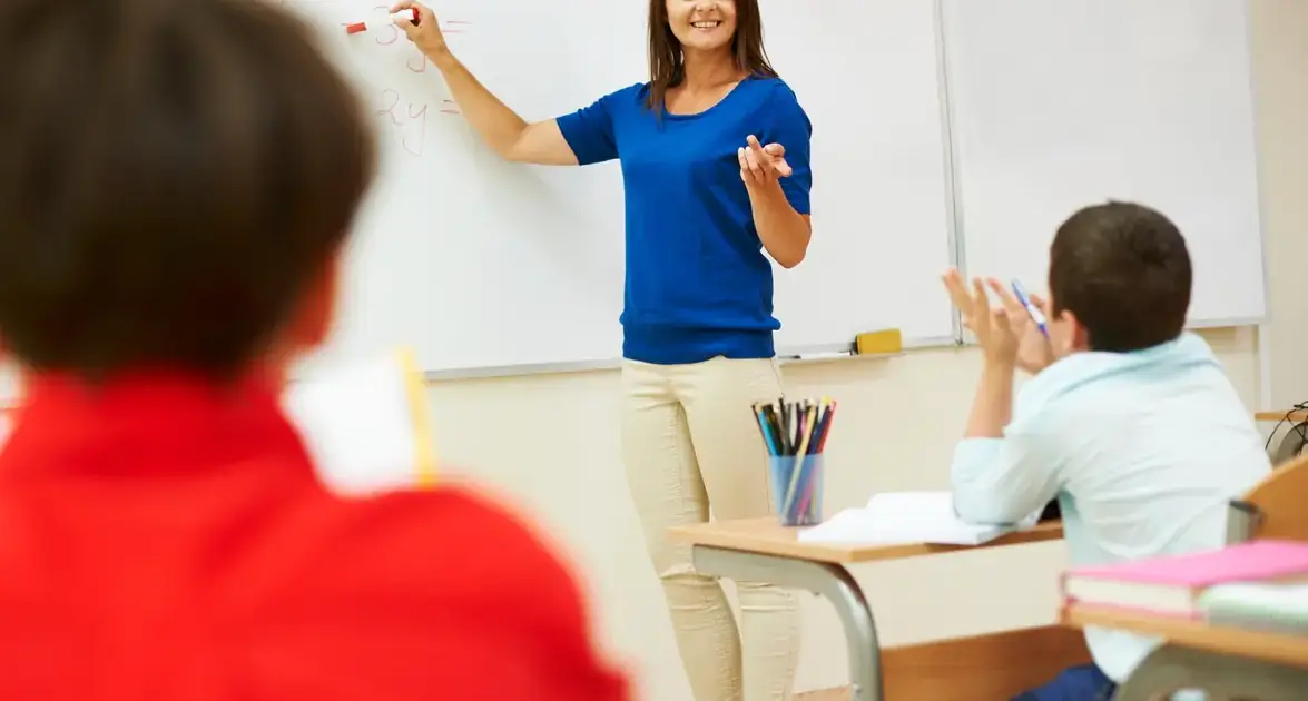 Colocar professores nas escolas todos os dias? Vai ser possível já em 2027, diz Governo