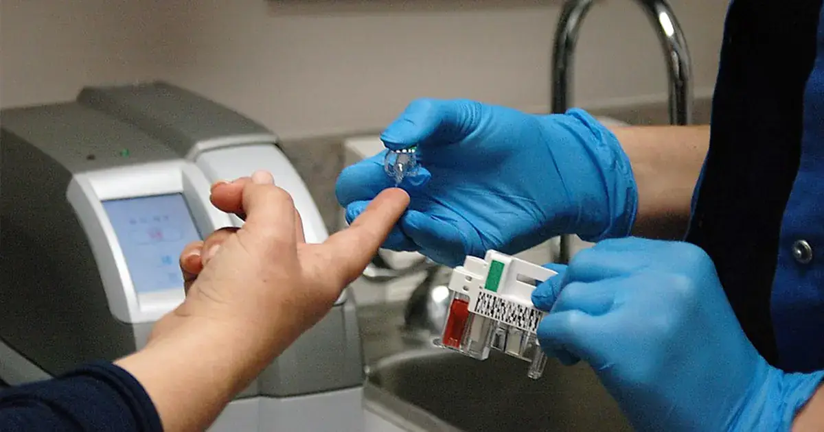 Farmácias da Grande Lisboa avançam com rastreios gratuitos ao VIH e hepatites