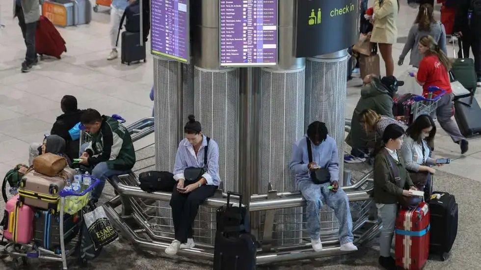 Retorno voluntário de imigrantes ilegais aumentou quatro vezes mais em 2025