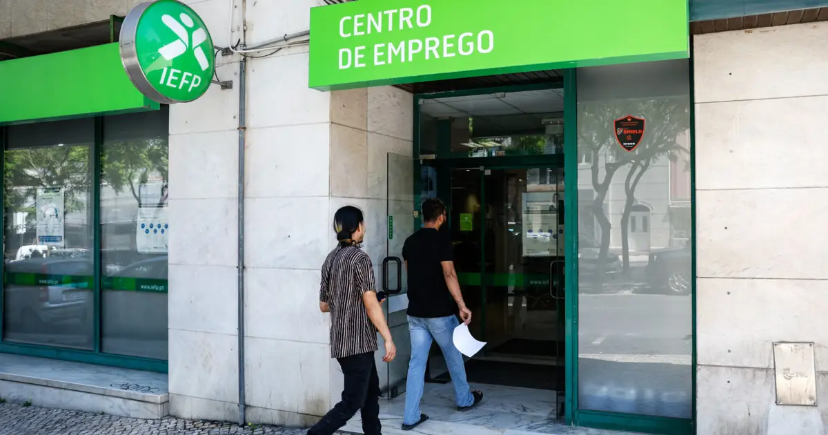 Número de desempregados nos centros de emprego cai quase 10% em fevereiro