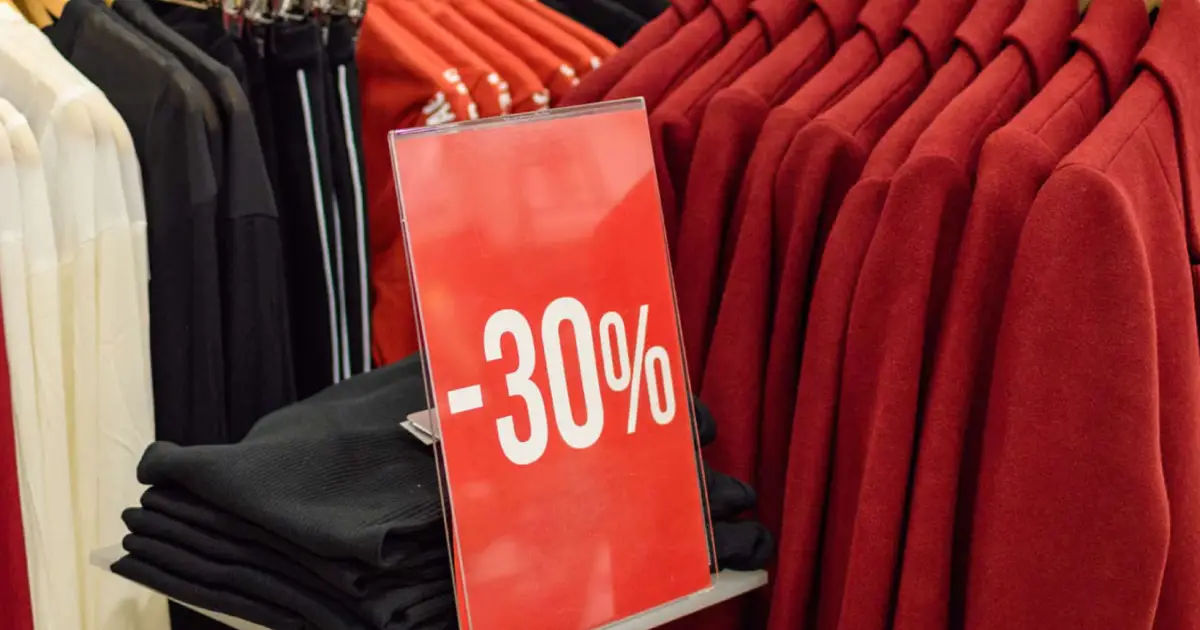 Portugueses estão cada vez mais cautelosos com compras impulsivas em época de saldos