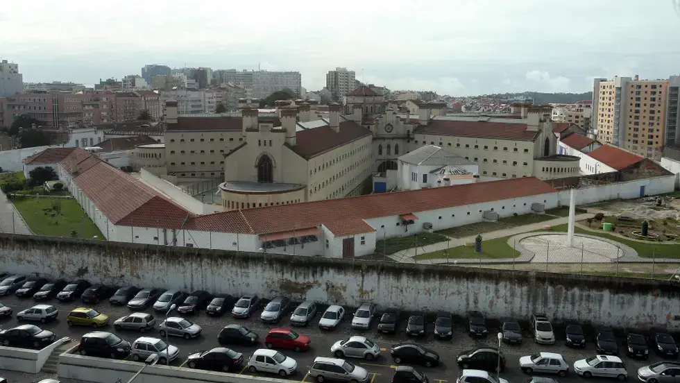 Governo está a estudar novo plano para encerramento da cadeia de Lisboa