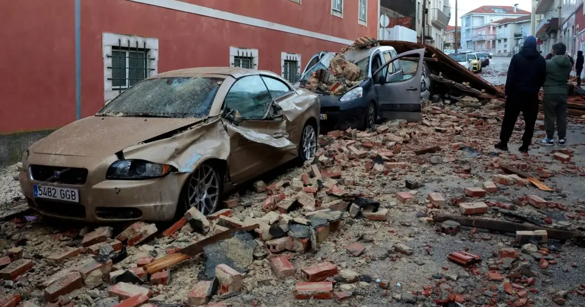 PSP alerta: populações de Leiria e Coimbra não devem sair de casa