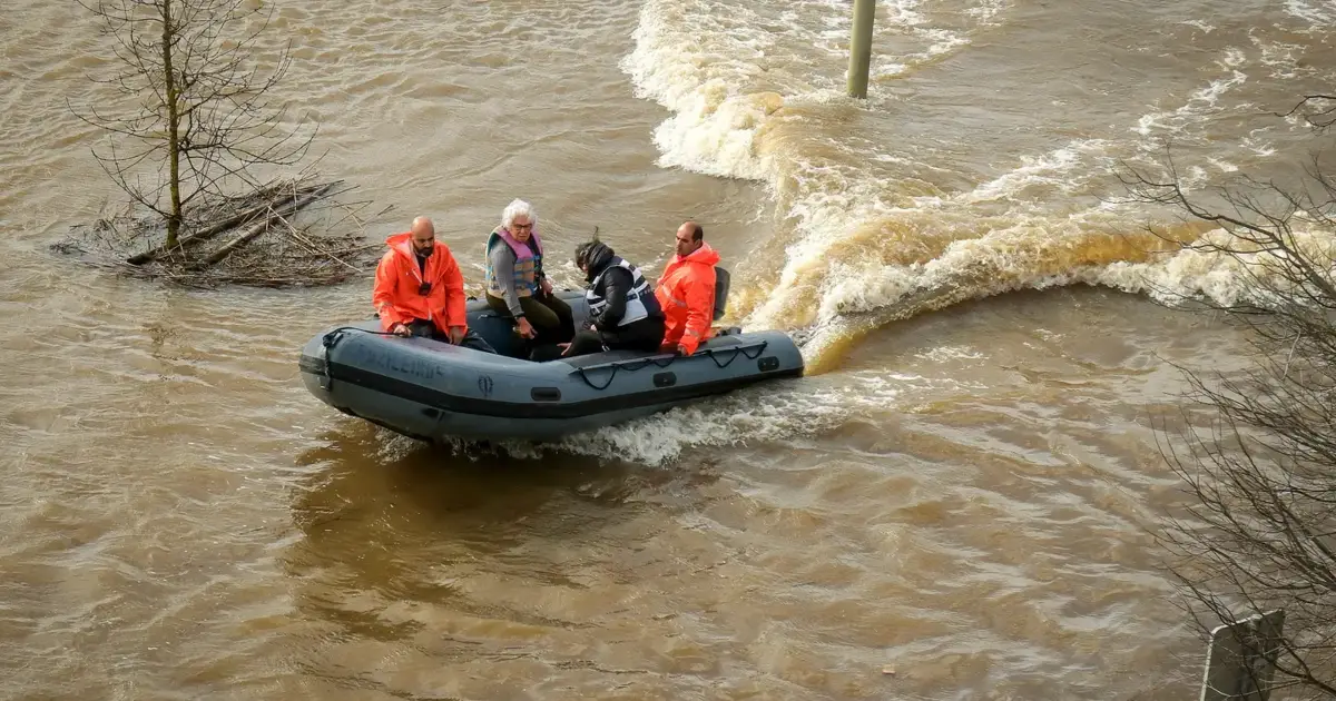 Marinha resgata mais 83 pessoas devido às cheias e totaliza 215 retiradas