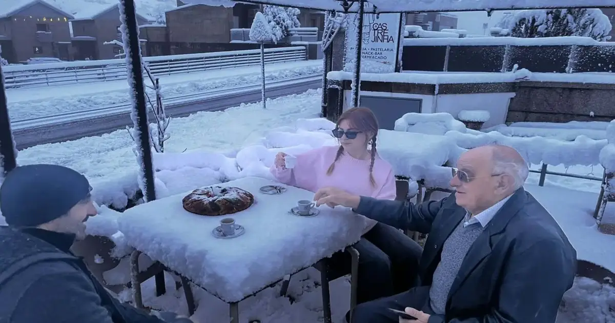 Na “Castrejinha”, em Castro Laboreiro, tomou-se o pequeno almoço em mesas de neve