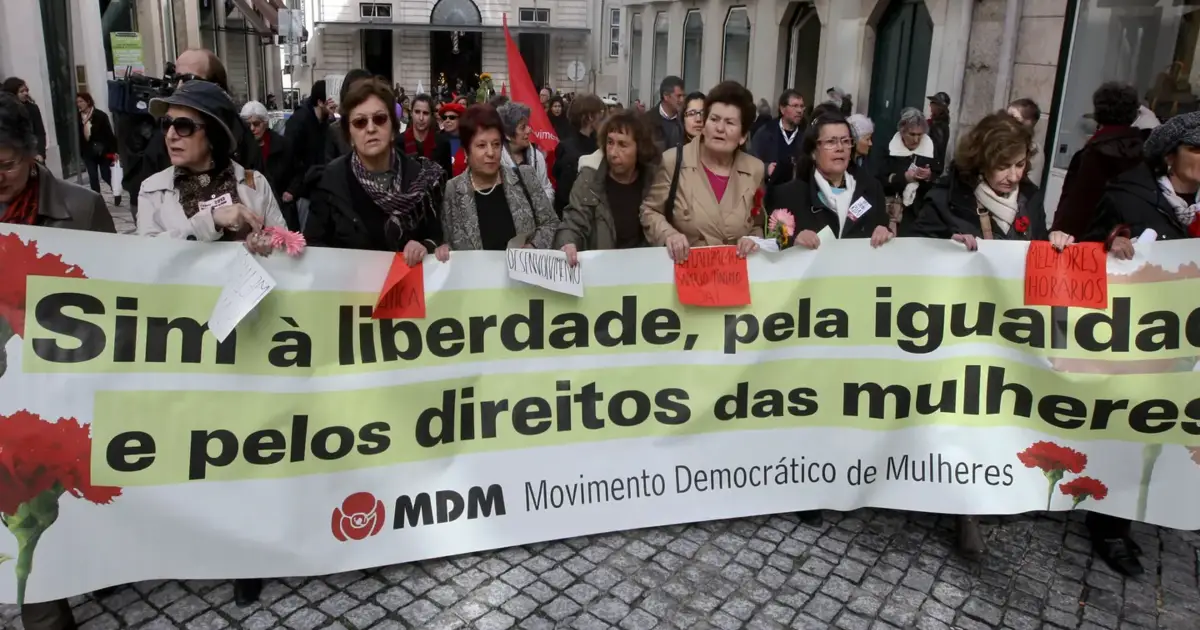 Mulheres manifestam-se hoje em várias cidades por igualdade, dignidade e salários