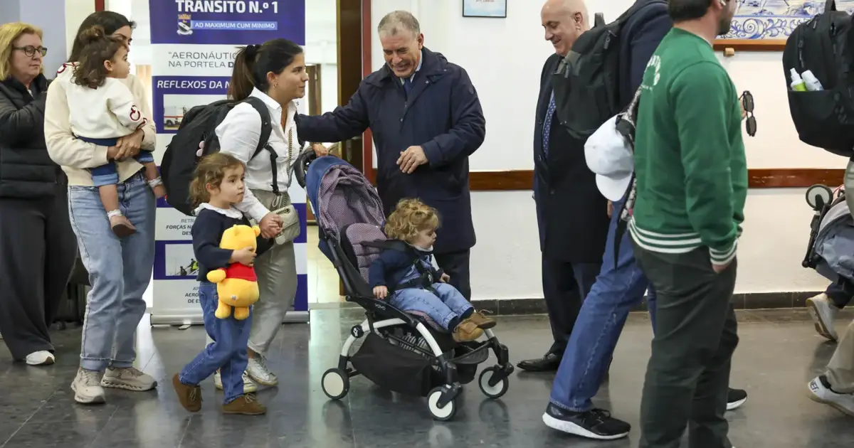 Portugueses repatriados exaustos mas aliviados por estarem em Portugal