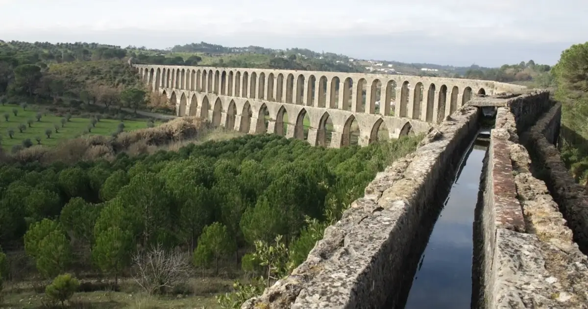 Risco de colapso no aqueduto histórico de Tomar preocupa autoridades