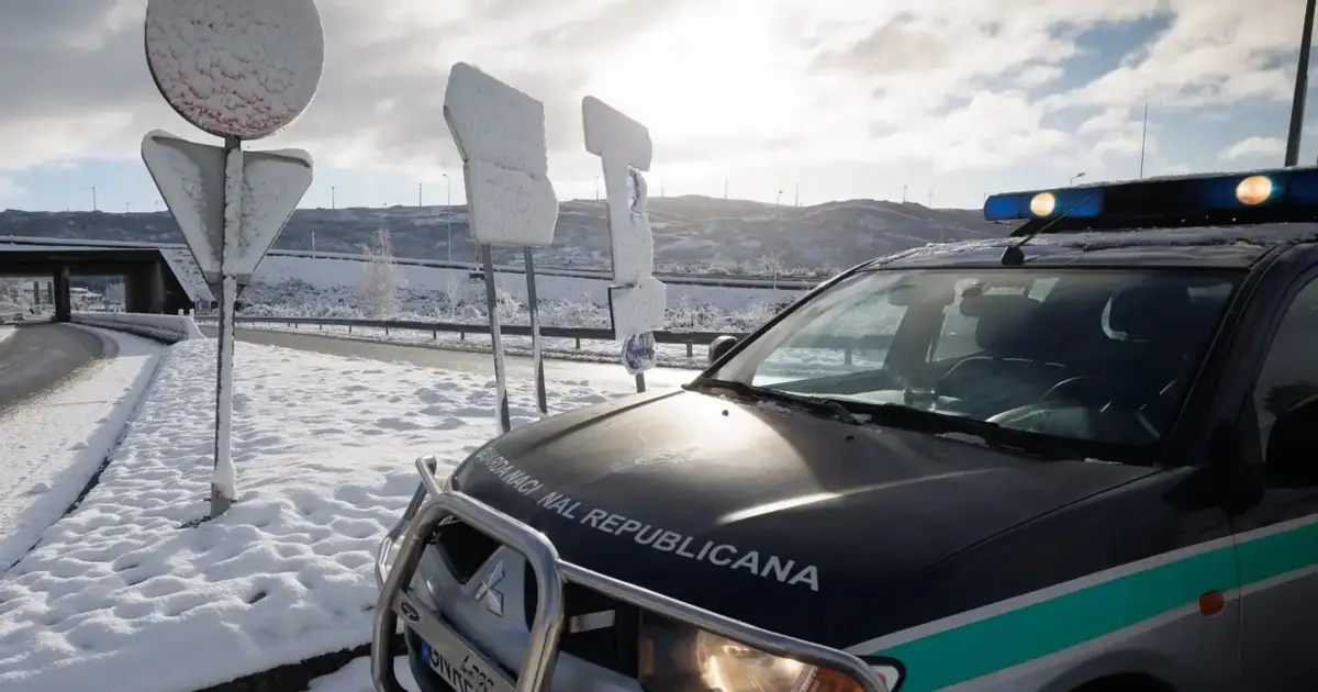 Neve obriga a encerrar acessos à Torre na Serra da Estrela