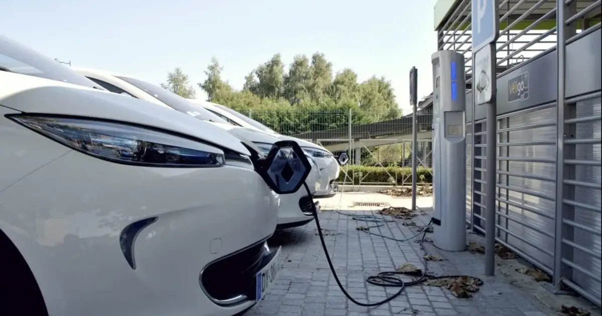 Novo apoio à compra de veículos elétricos abrange carros adquiridos este ano